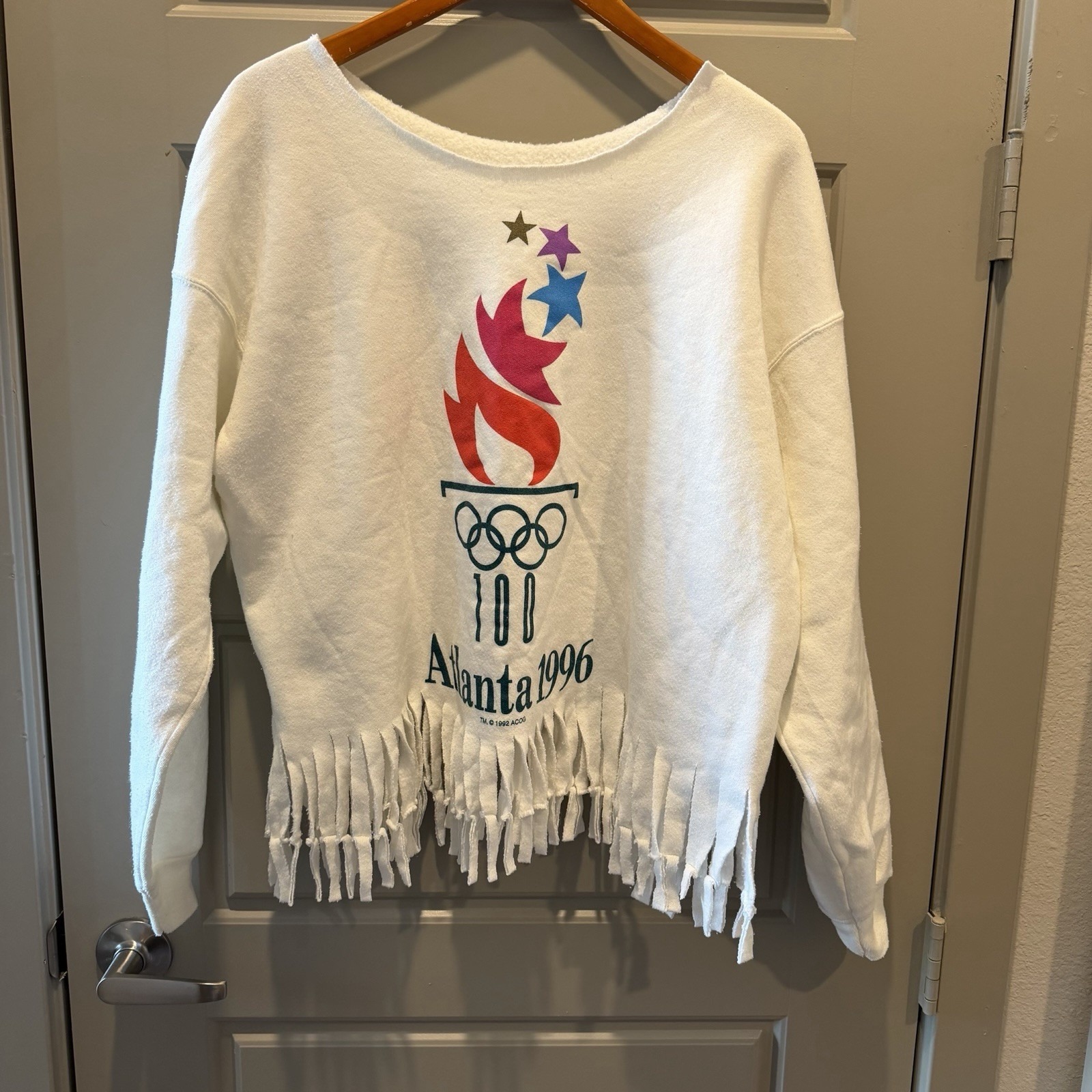 Atlanta 1996 Olympics Sweatshirt White Fringe Hem Cropped Vintage Graphic Usa